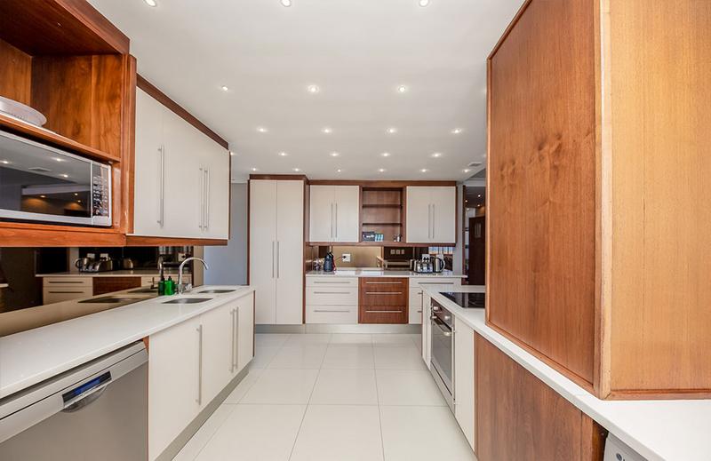 4 Bedroom Property for Sale in Bloubergstrand Western Cape